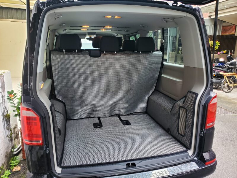 พื้นที่เก็บสัมภาระรถตู้ Volkswagen Caravelle